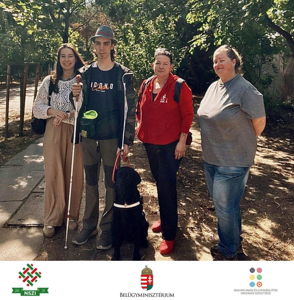 A fotón Moni Imola, Király Árpád, Brady, Marosvölgyiné Rákócza Brigitta és Rózsa Kata látható a sikeres vizsgát követően.